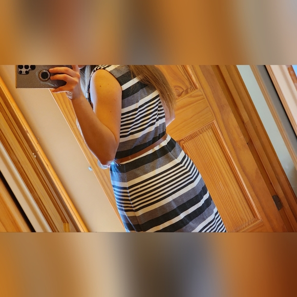 ℰ𝓁ℯℊ𝒶𝓃𝓉, 𝒮𝓉𝓇𝒾𝓅ℯ𝒹, 𝒲𝒽𝒾𝓉ℯ & ℬ𝓁𝒶𝒸𝓀 𝒟𝓇ℯ𝓈𝓈 - Picture 3 of 5